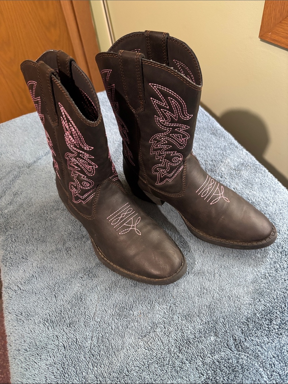 Deer Stags Classic Brown Western Boots with Pink Stitching Girls 13 cowgirl